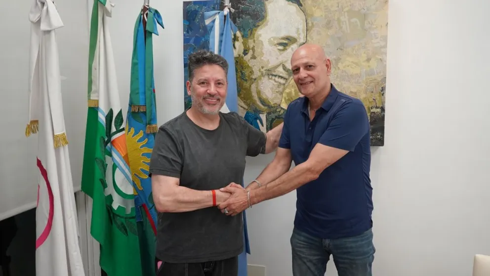 Menéndez cerró un aumento salarial para los municipales de Merlo