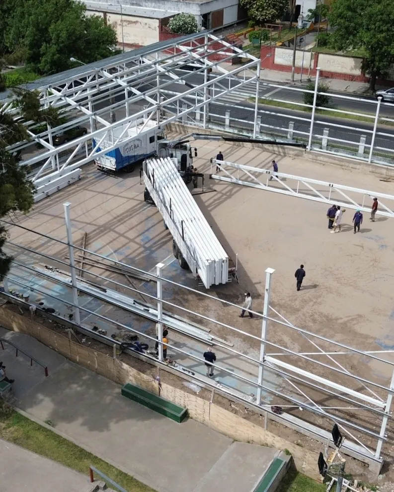 Avanza la renovación integral del playón deportivo del Parque José Hernández en San Martín