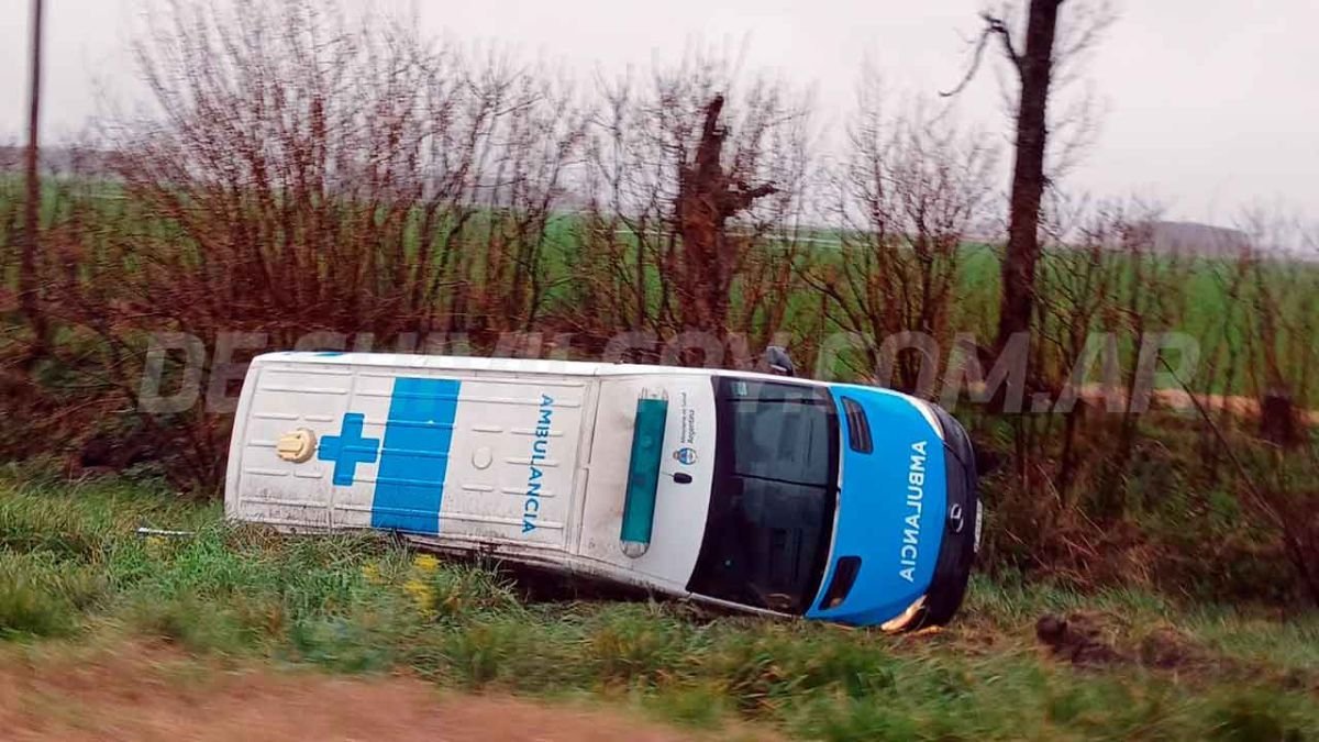 Doble accidente en Ruta 5: Dos ambulancias volcaron debido a la lluvia