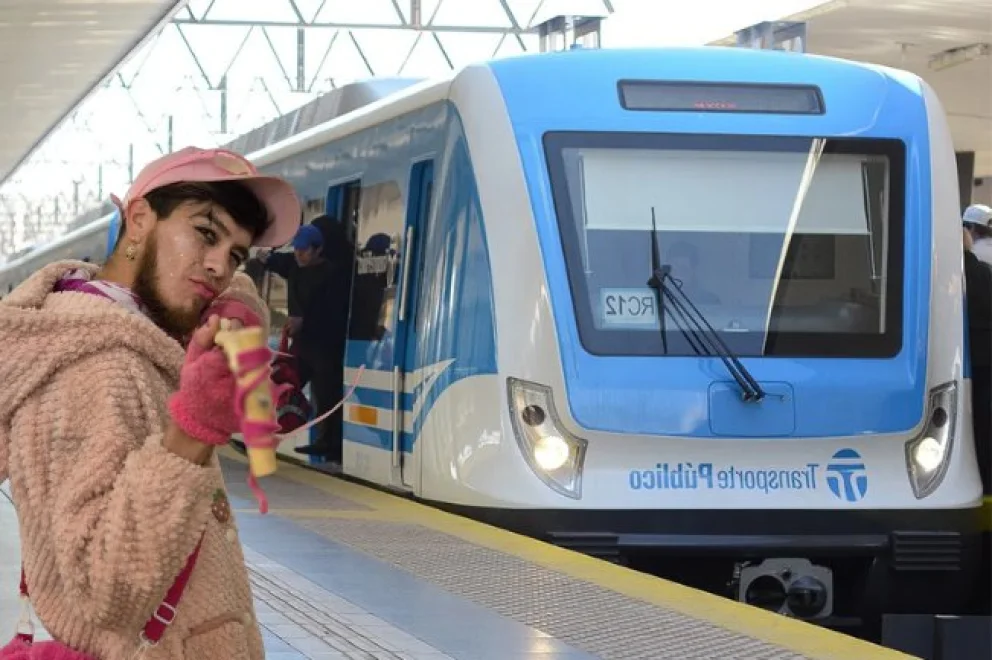 Ivel, el artista del Tren Sarmiento que convierte cada viaje en un show inesperado