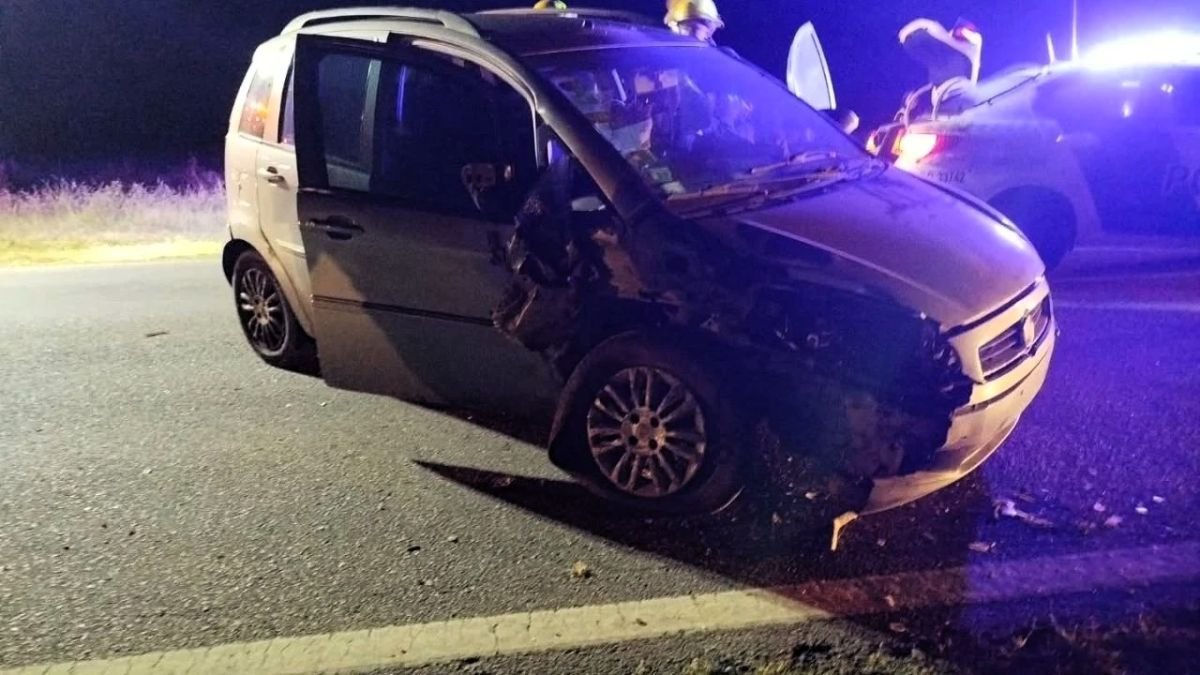 Un auto que circulaba con una sola luz chocó contra un camión en la Ruta 5 y se salvaron de milagro