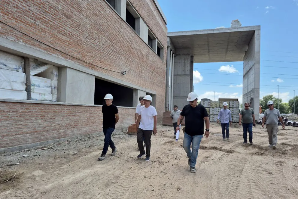 Zamora recorrió los avances en el Hospital de Alta Complejidad para Adultos del Municipio de Tigre