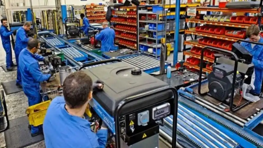 La industria argentina registró una caída del 7,9% interanual en febrero