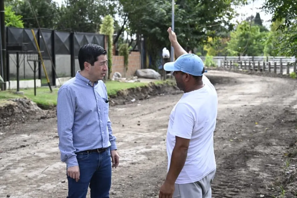 Nardini recorrió el avance de la obra de pavimentación sobre la calle Estado de Israel