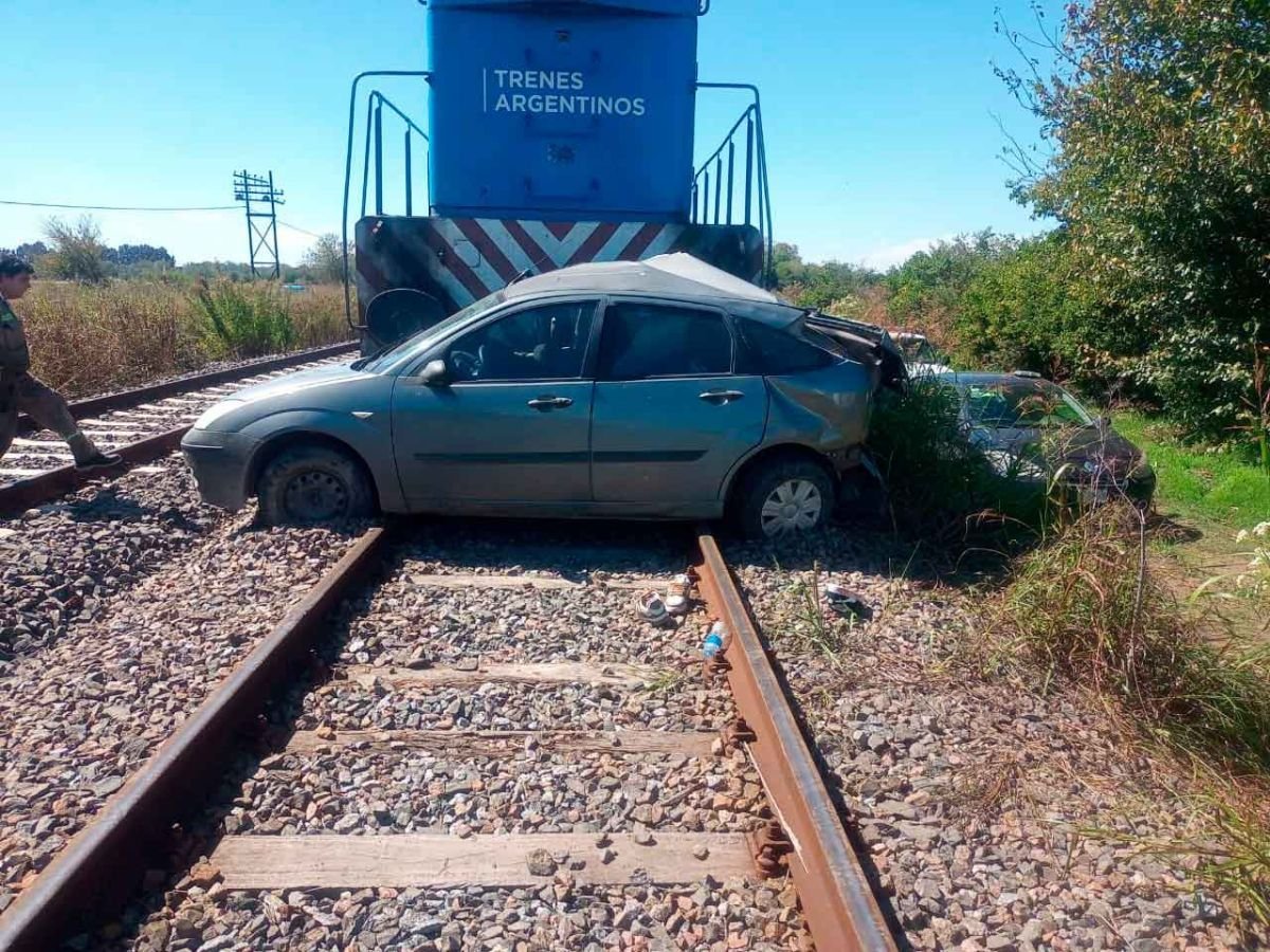 Tren del Ferrocarril Sarmiento arrolló un automóvil y dejó una víctima fatal