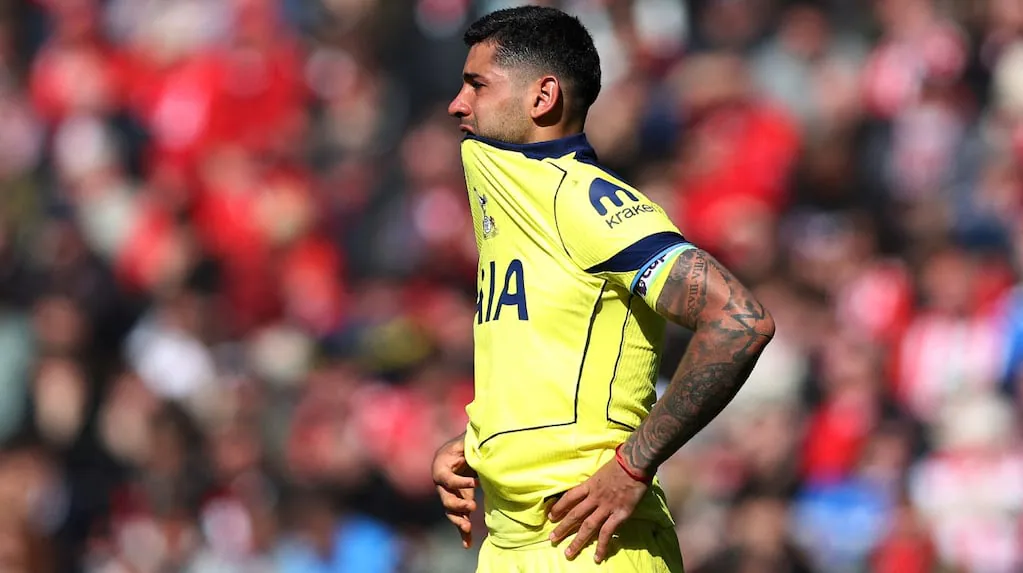 Cuti Romero se lesionó y salió entre lágrimas en partido del Tottenham