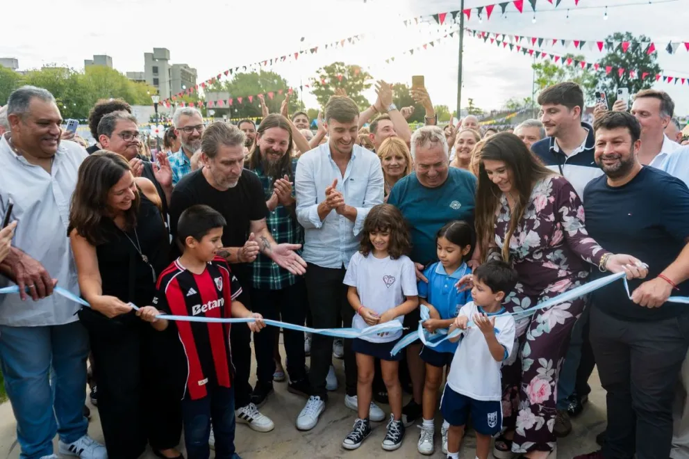 Ghi inauguró la nueva plaza Viejo Urbano en el centro de Morón