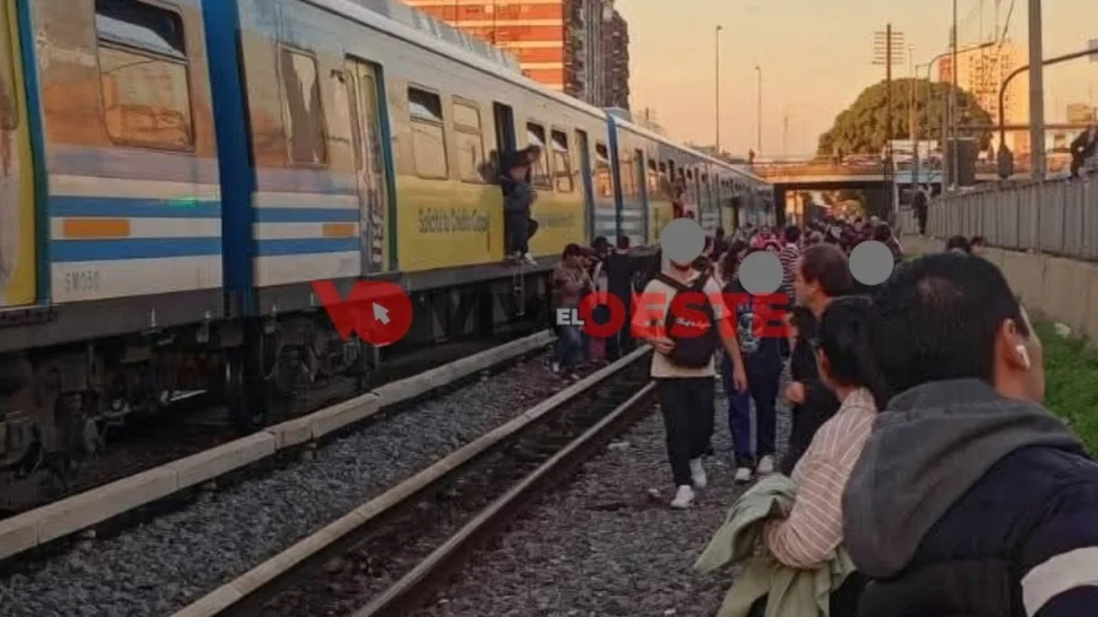 Por un descalce en Liniers, el Tren sarmiento circula entre Haedo y Moreno