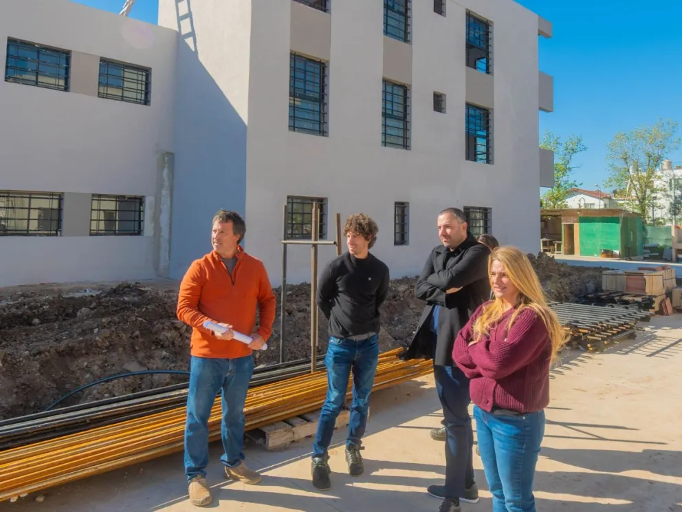 Andreotti recorrió el avance de obra de 92 viviendas reactivadas por el Municipio