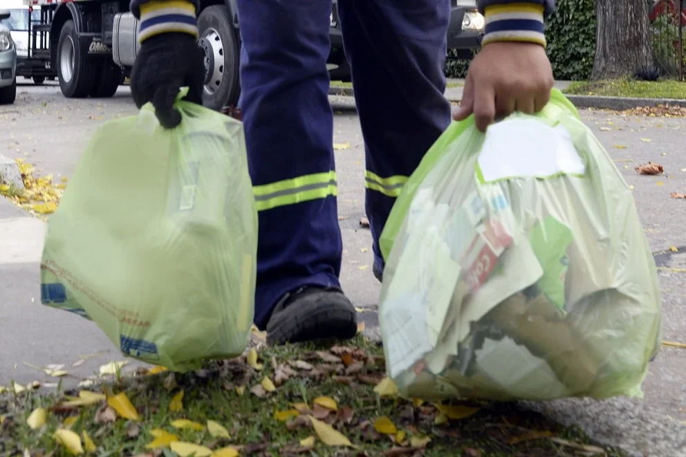 Así funcionarán los servicios en Ituzaingó y Morón durante el fin de semana largo