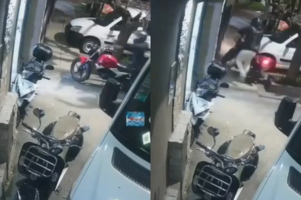 Intentaron robarle la moto en La Matanza y se colgó del ladrón para evitarlo