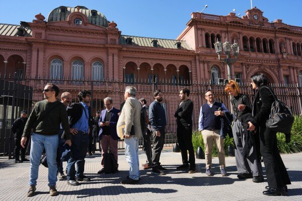 Javier Milei realiza anuncios gubernamentales en vivo desde Casa Rosada