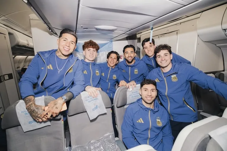 Argentina inicia la defensa del titulo mundial con contundencia en Qatar
