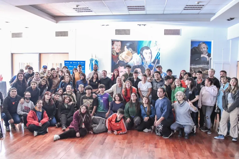 Descalzo encabezó un encuentro con jóvenes del programa Envión