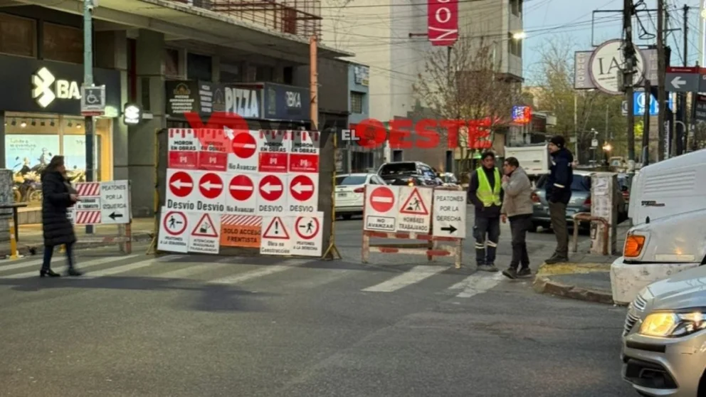 En Morón, un tramo de la Avenida Rivadavia permanece cerrada por obras
