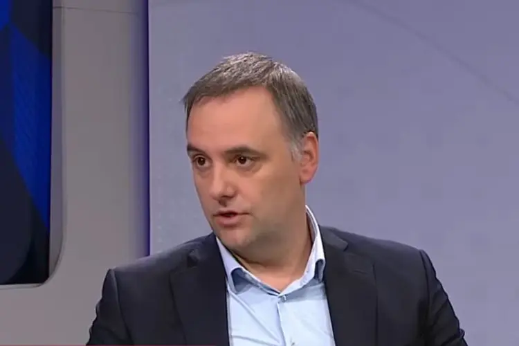 Manuel Adorni genera controversia tras admitir que ahorró dinero en negro