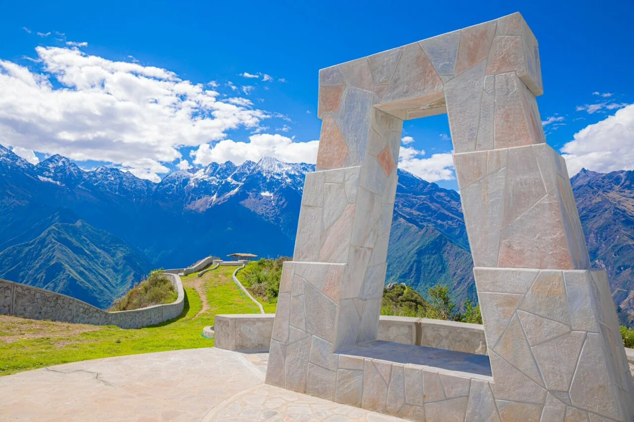 Nuevo mirador replica la muralla china en los Andes sudamericanos
