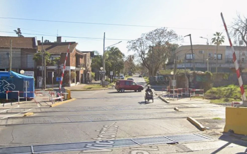 Cierran un paso a nivel en Castelar por obras de Trenes Argentinos: hasta cuándo no se podrá cruzar