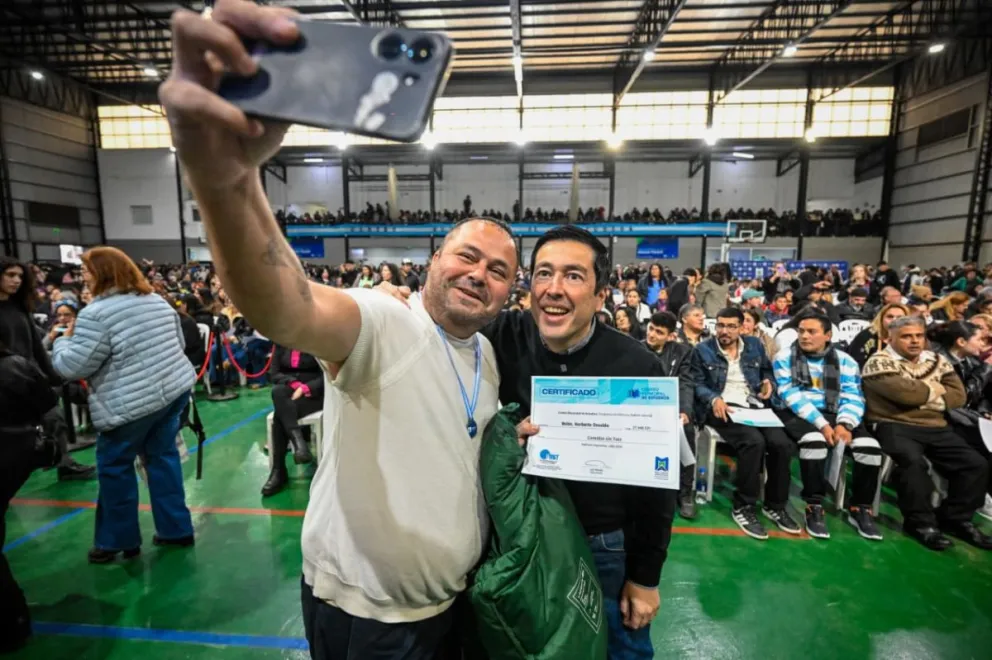Nardini entregó casi 2.000 diplomas a egresados del Centro Municipal de Estudios