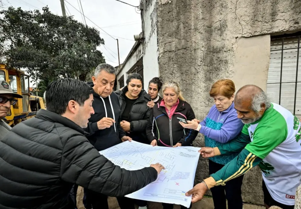 Nardini visitó los avances de obra de pavimentación en el Barrio Iparraguirre