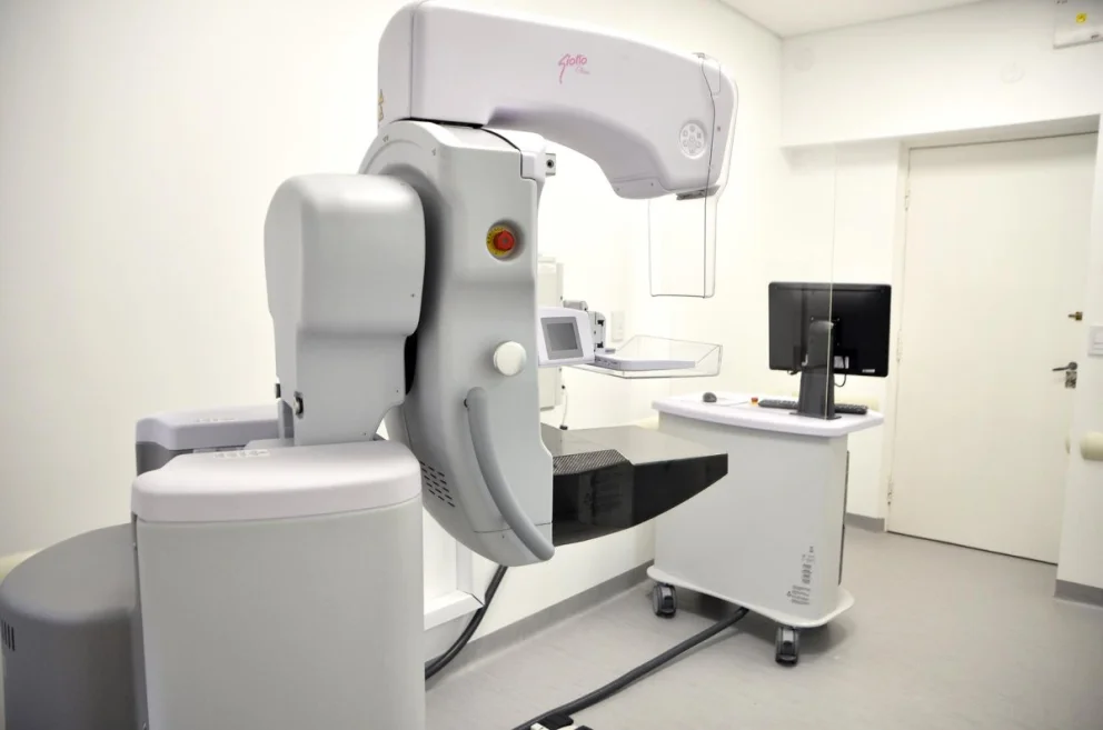 El Hospital Posadas incorporó un nuevo mamógrafo para mejorar la detección del cáncer de mama