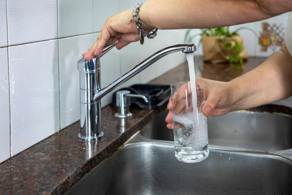 Por trabajos de mantenimiento, AySA alertó por una posible falta de agua en La Matanza