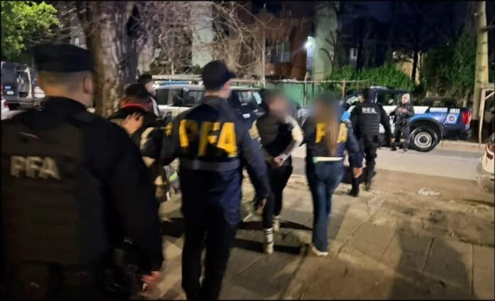 Desbaratan tres puntos de venta de drogas en Villa Tesei y detuvieron a tres personas